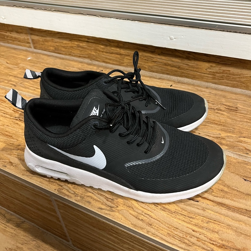 Women’s Nike Air Max Thea (Black Size 8.5)